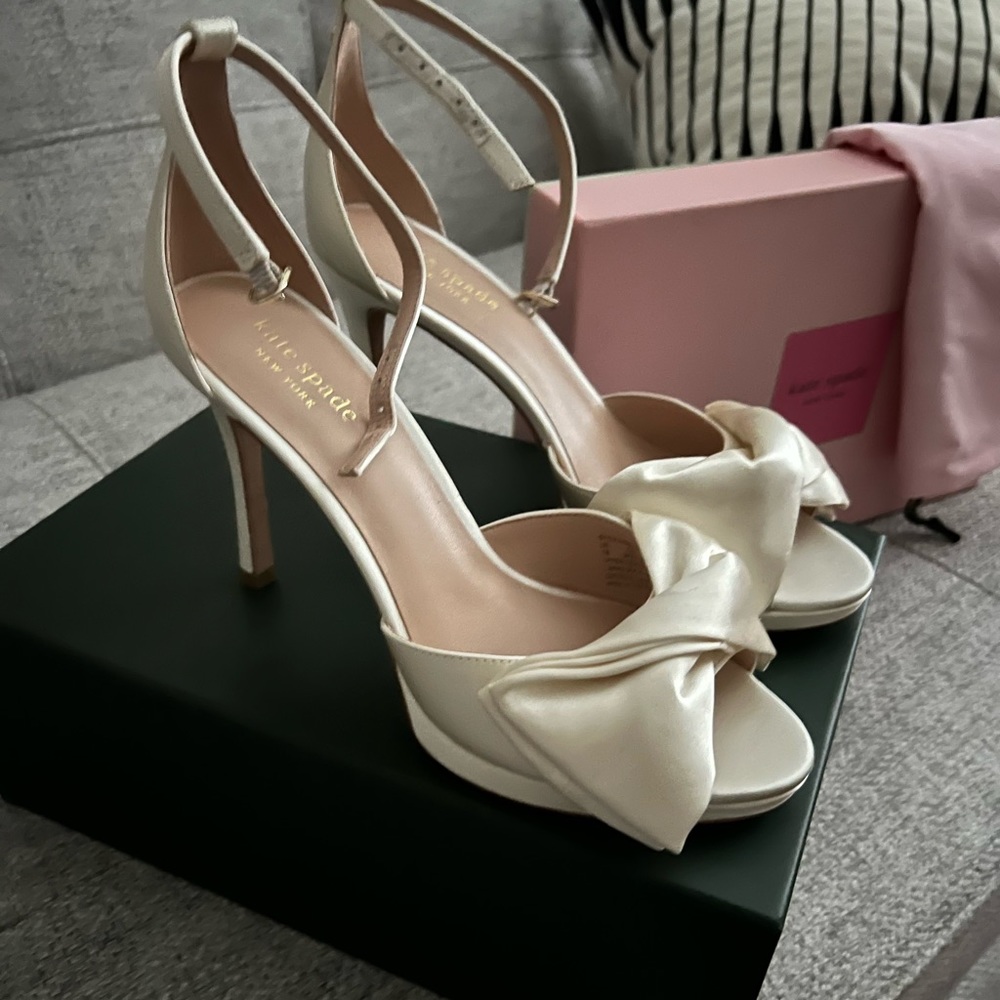 Satin bridal heel * new* only worn for dress fitting.